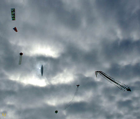 taipei kitefest sentinel photokite planet moon dragon phoenix rok